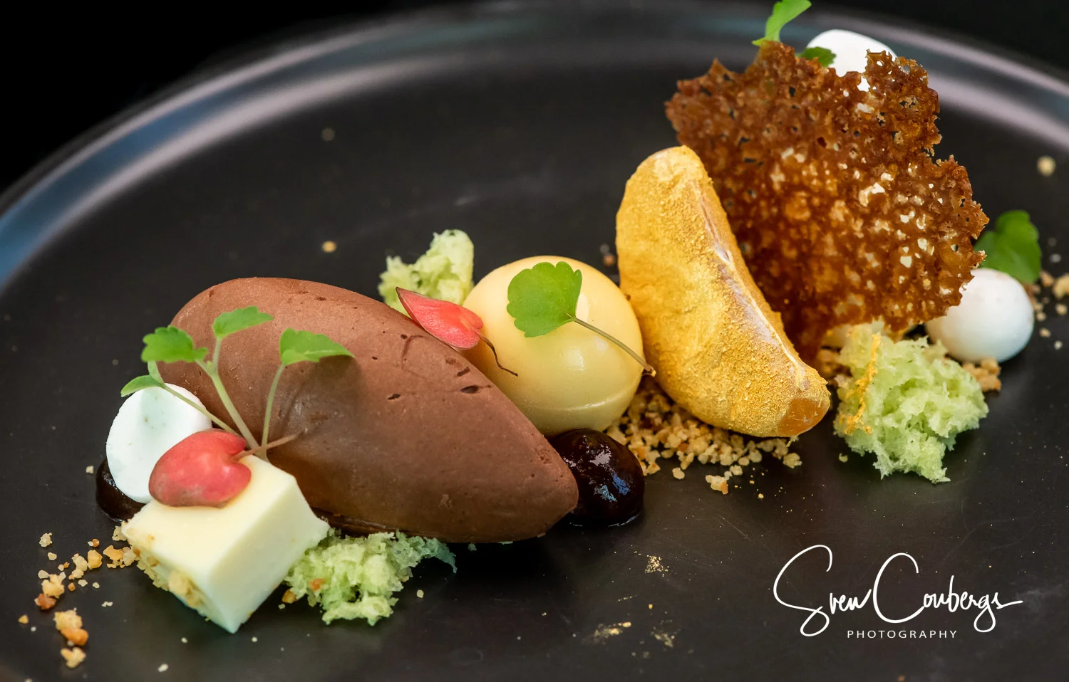 White signature catering