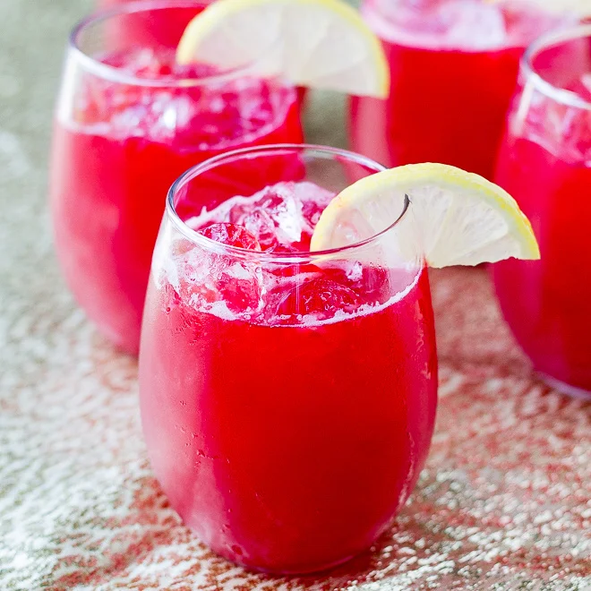 Raspberry Lemonade Fizz Glowtini