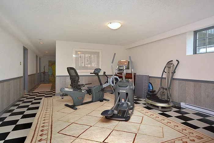 lowerlevelfitnessarea_700.jpg