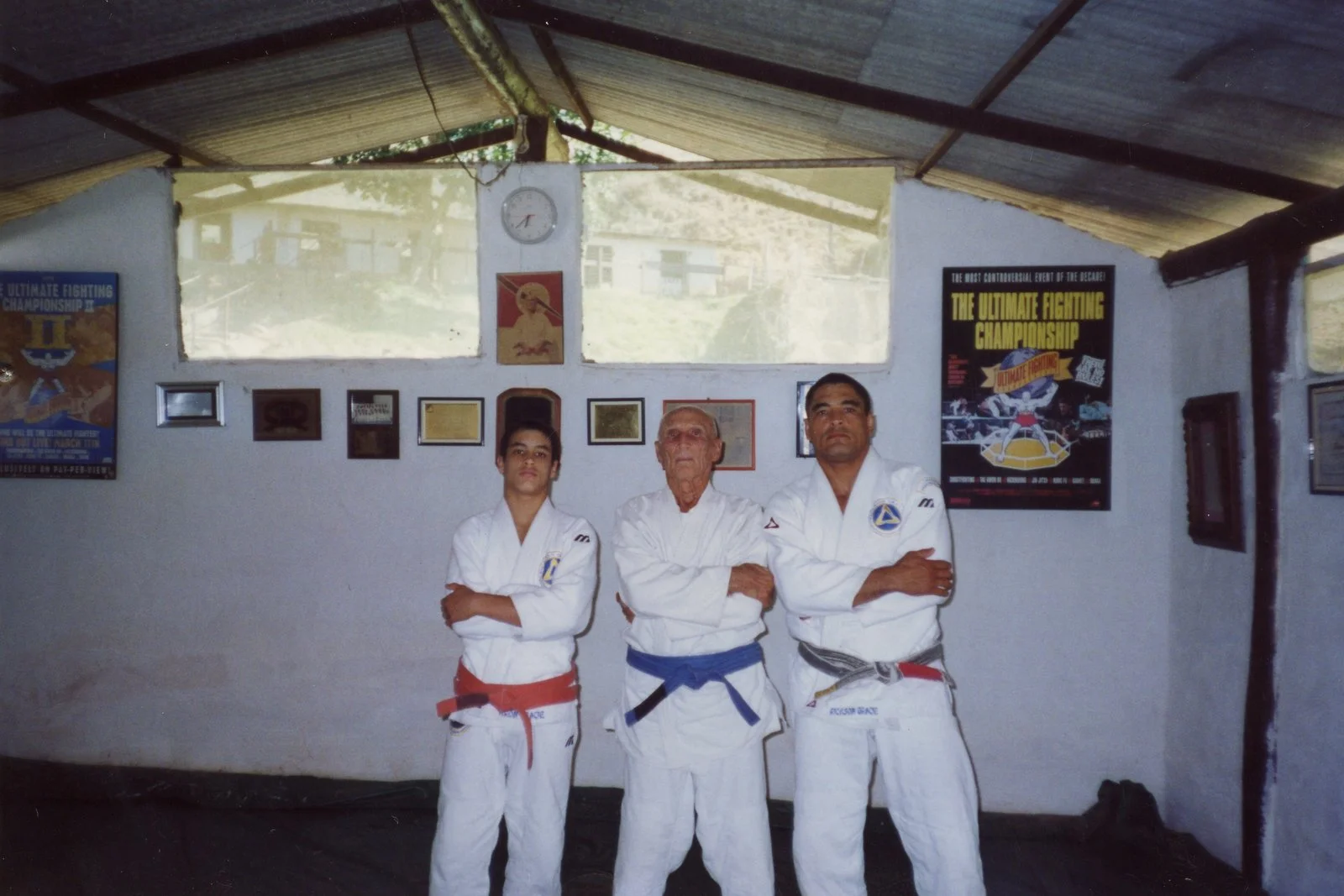 Young Kron alongside his grandfather Helio and father Rickson
