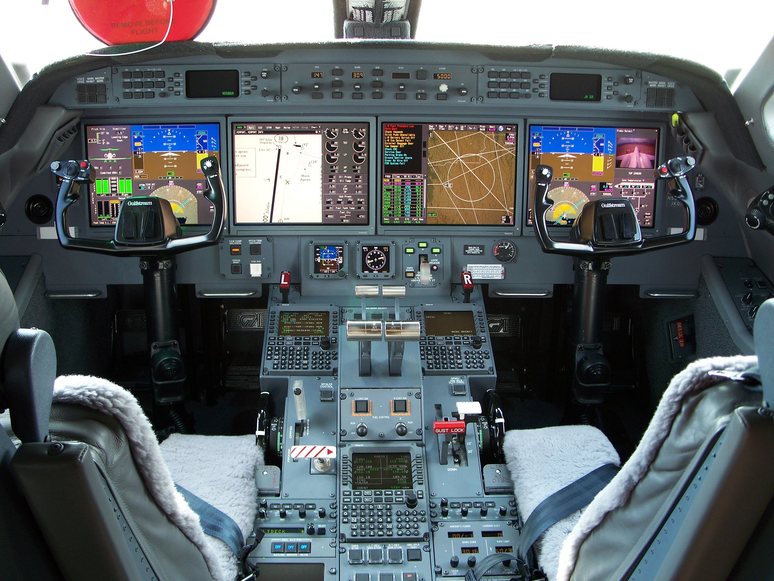 typical-bizjet-cockpit.jpg