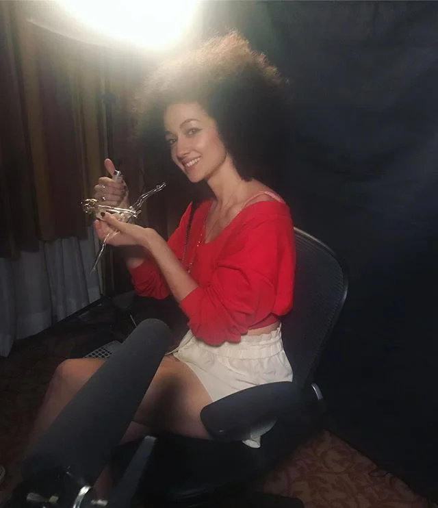 Lighting up my little Lilu piece for an interview with @tatucreativeinc and thank you @skylabglass . She hits great ! 👍🏼👽 I&rsquo;ll be posting her next #ladypipe #sibelley #lilu #5thelement