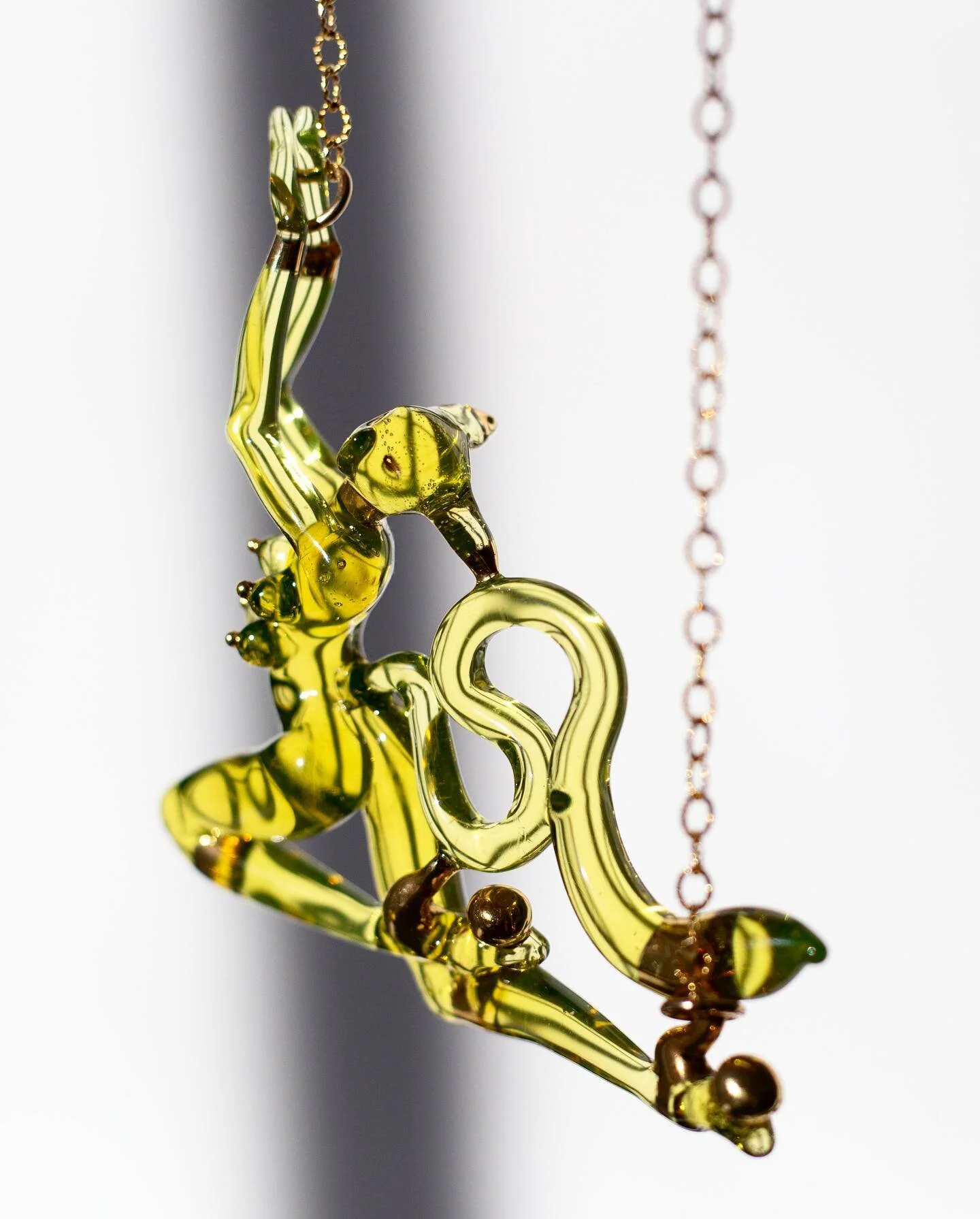 This is one of my favorite pendants ever. Made with Illuminati, 4 tittie kitty. Look at her tiny shoes and her cute face 🥺