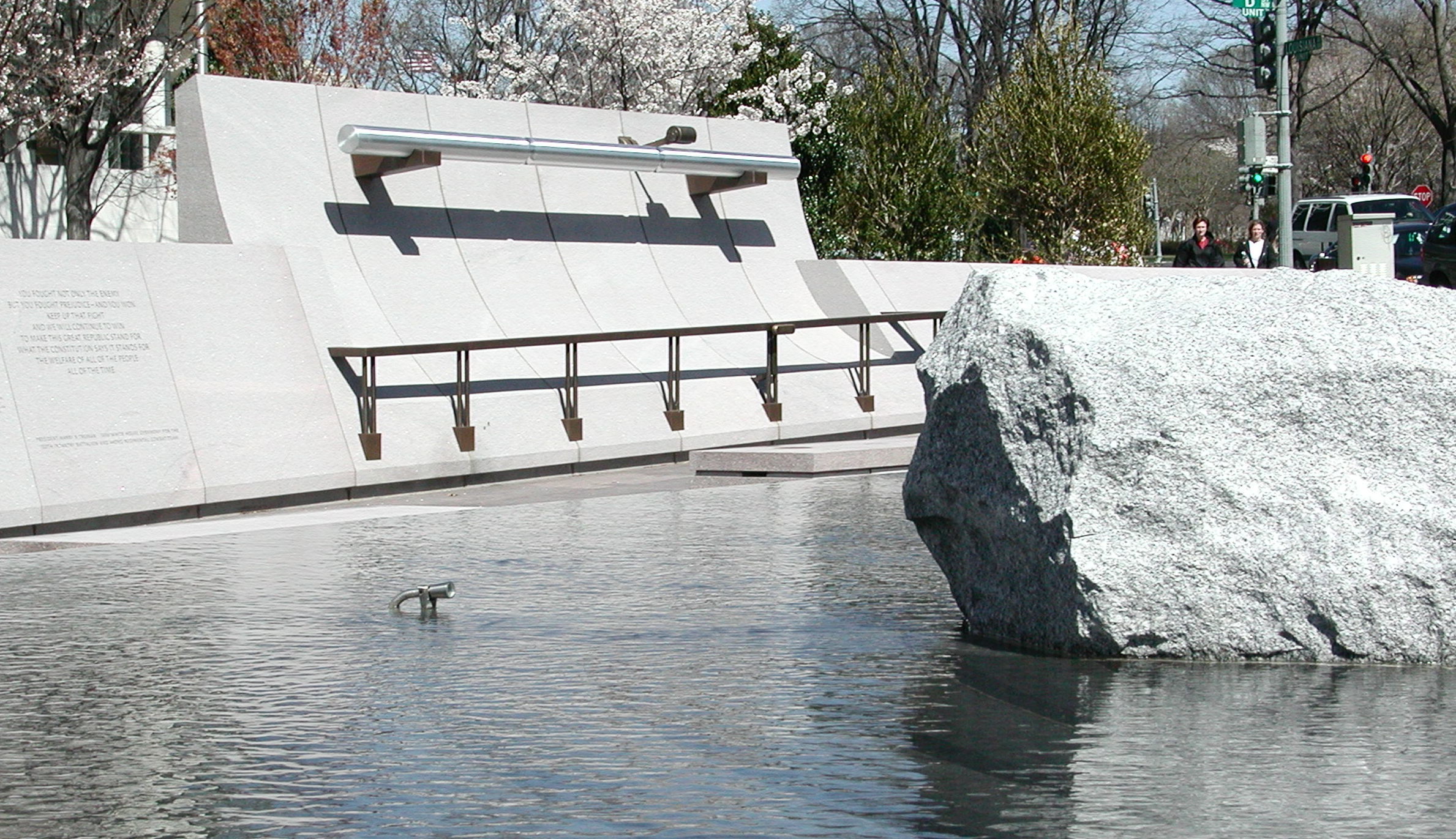 Memorial Bell 01.jpg