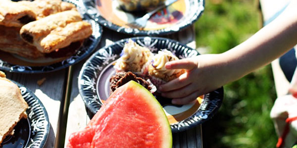 How to Throw the Perfect Picnic