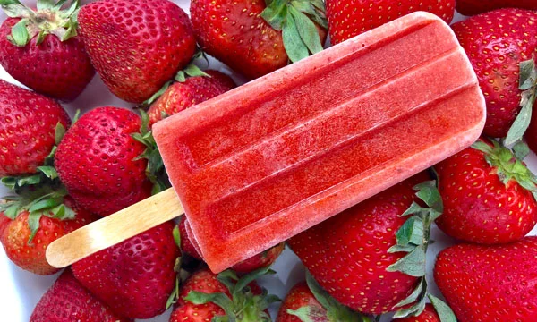 The Most Summery, Simple (And Healthy!?) Popsicles Around