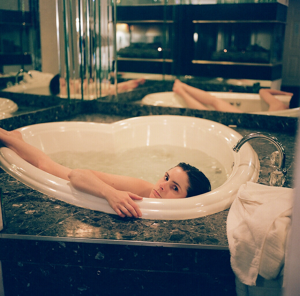 Alex in Tub Niagara July 2018.jpg