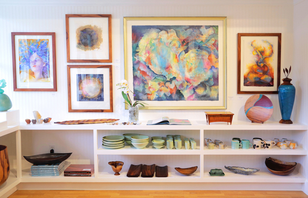 Tiffany's Art Agency (right next door to Sushi Rock in Hawi. (click for larger image)