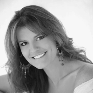 JANA VANDYKE is the owner of the Jana VanDyke Agency, a SAG franchised agency located in Atlanta. Along with being an accomplished agent, Jana is also a signatory agent for the Writers Guild of America. She is a 28+ year veteran of the entertainment industry with extensive knowledge of various divisions within the business.