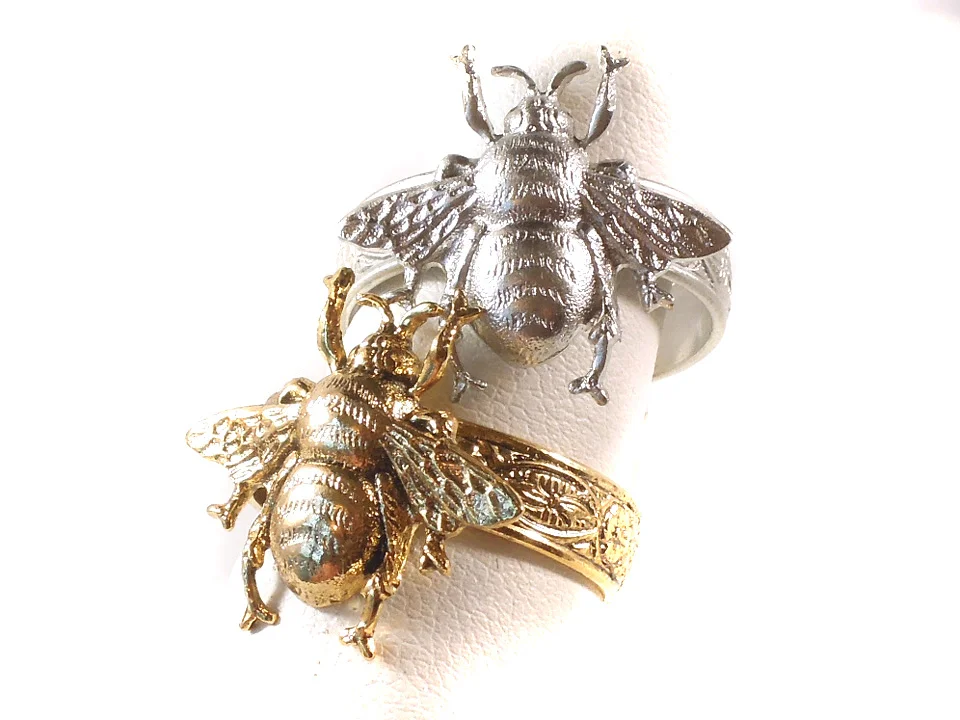 Tiny Bee Ring R241