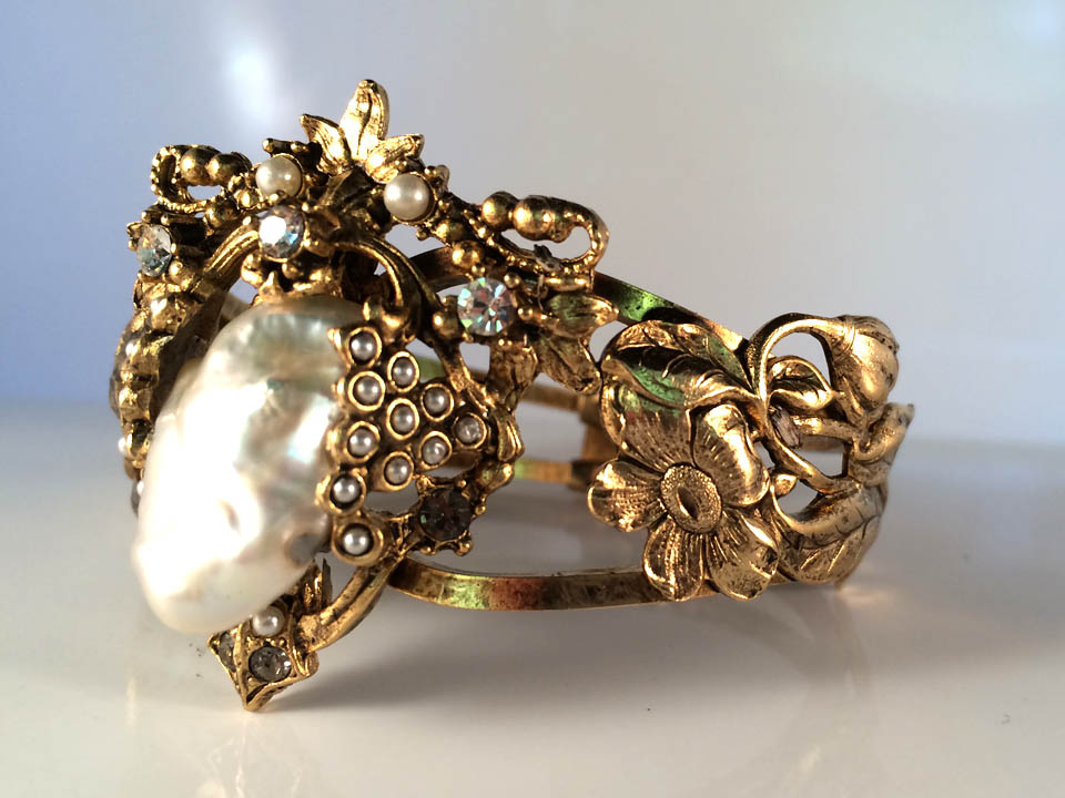 Baroque Pearl Hinged Bracelet BR167