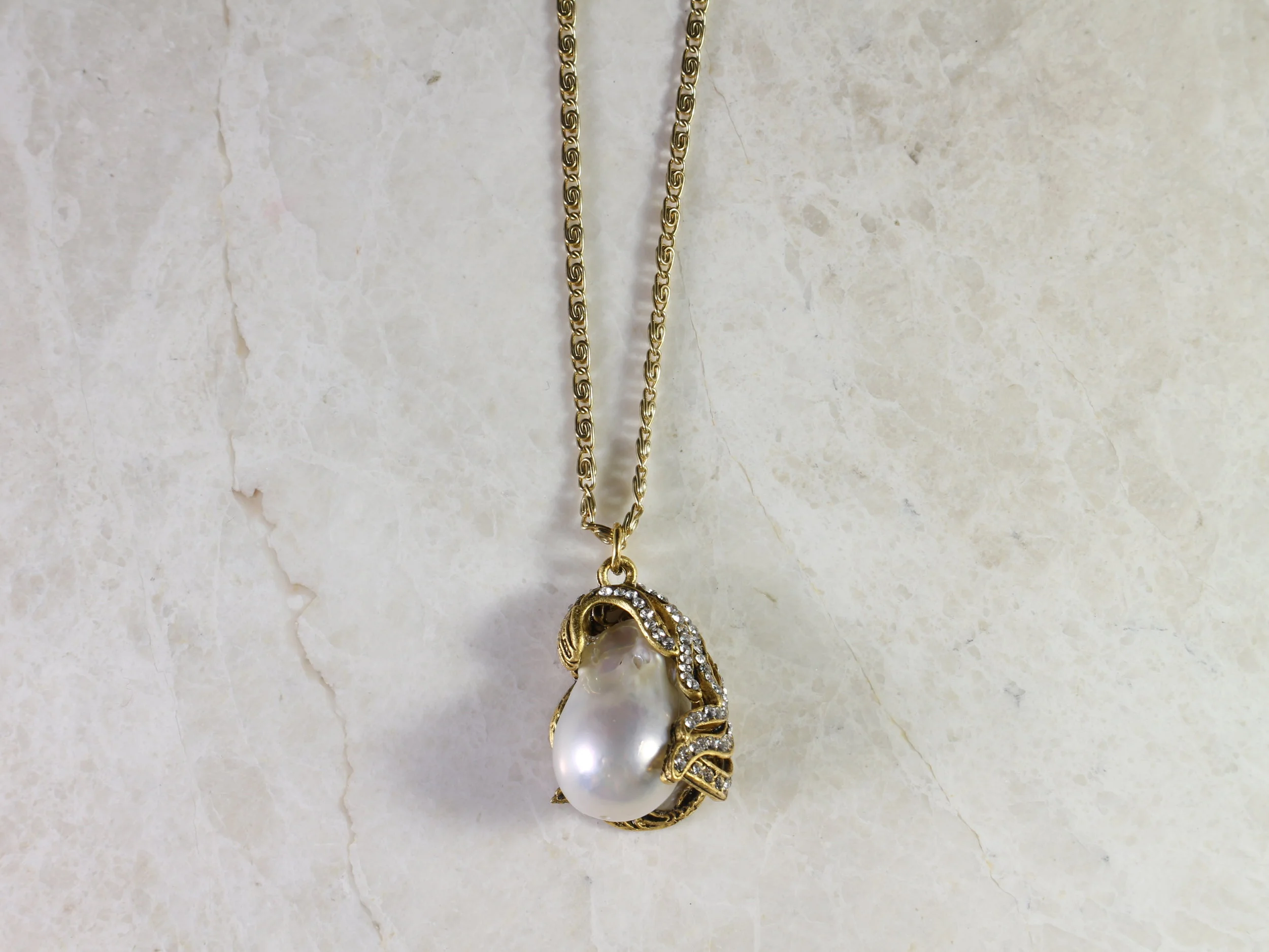 Mane Pearl Pendant, N326