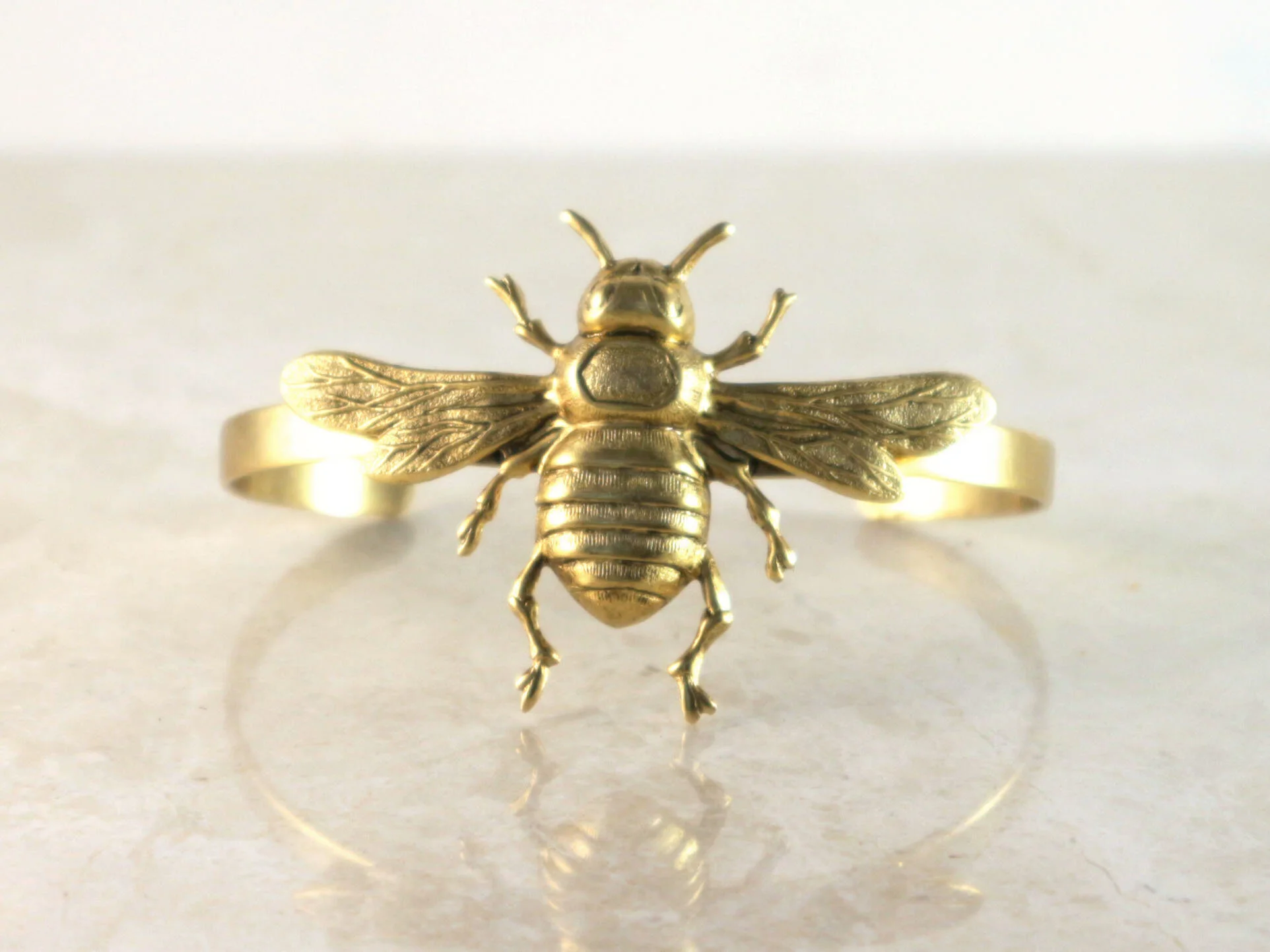 Bee On Split Top Bangle