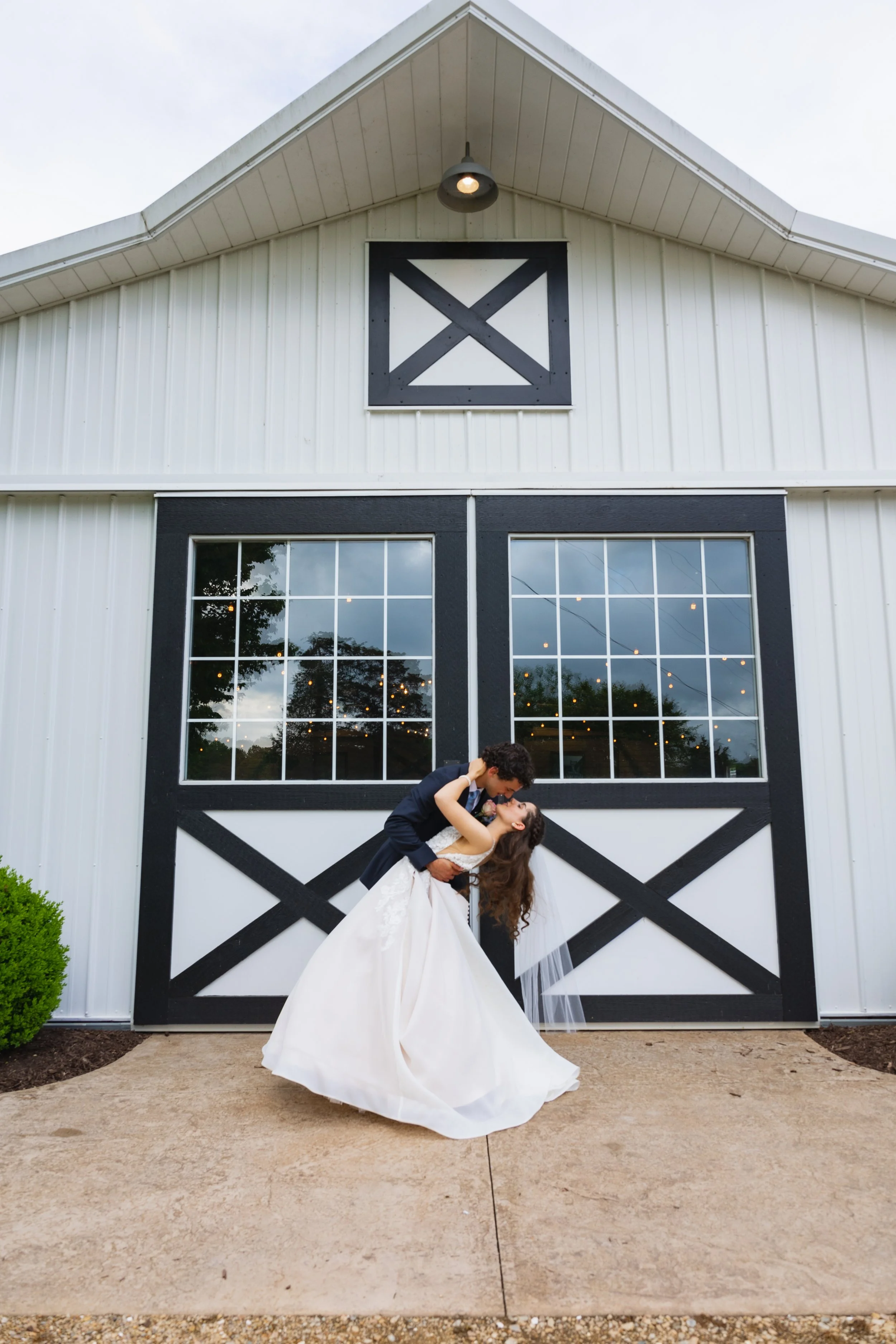 richmond-wedding-photographer-new-kent-winery-portrait-barn.jpg