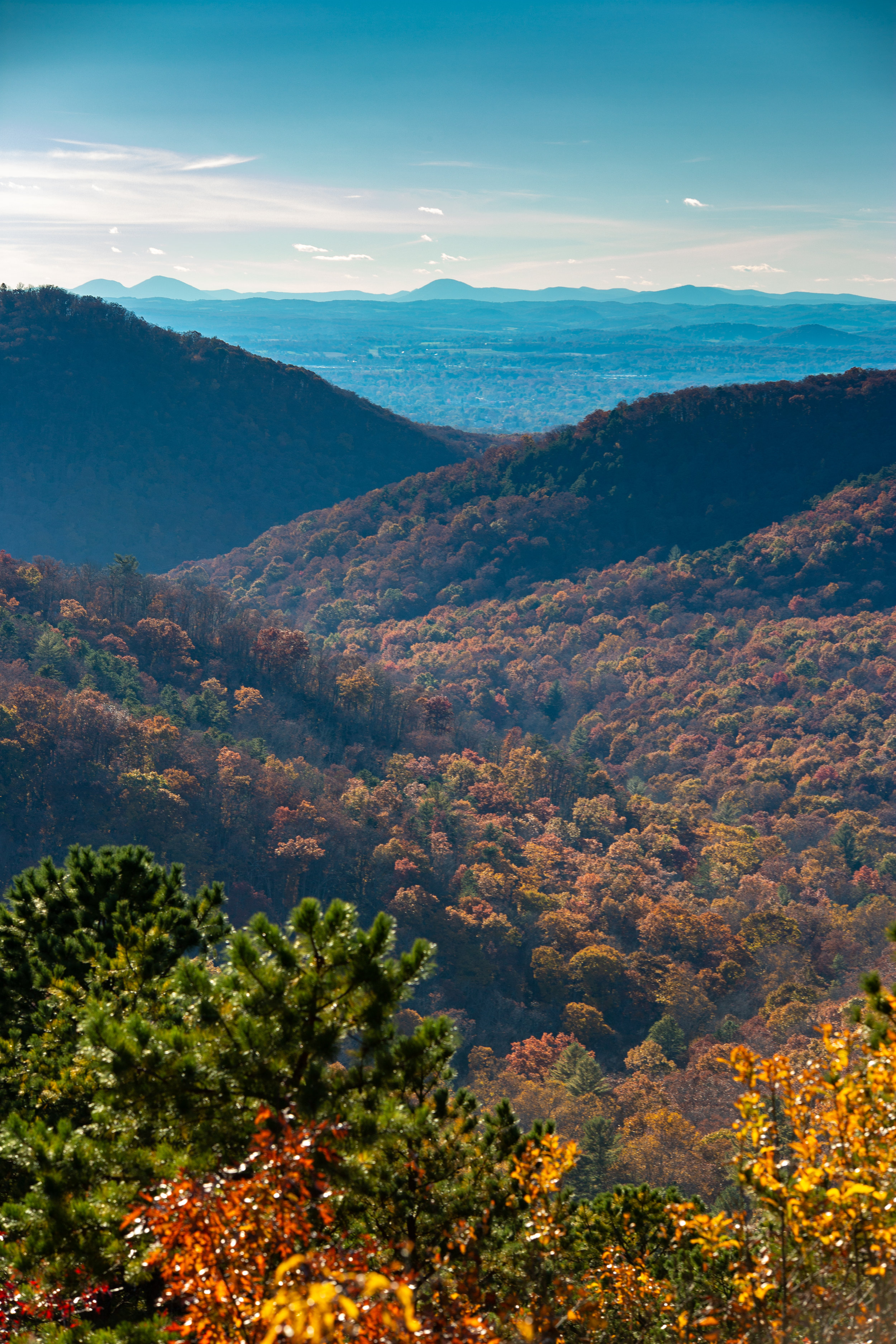 Shenandoah-National-Park-blue-ridge-parkway-day-mountains-afternoon-haze-layers-distance-texture-trees-fall-range-blue-depth
