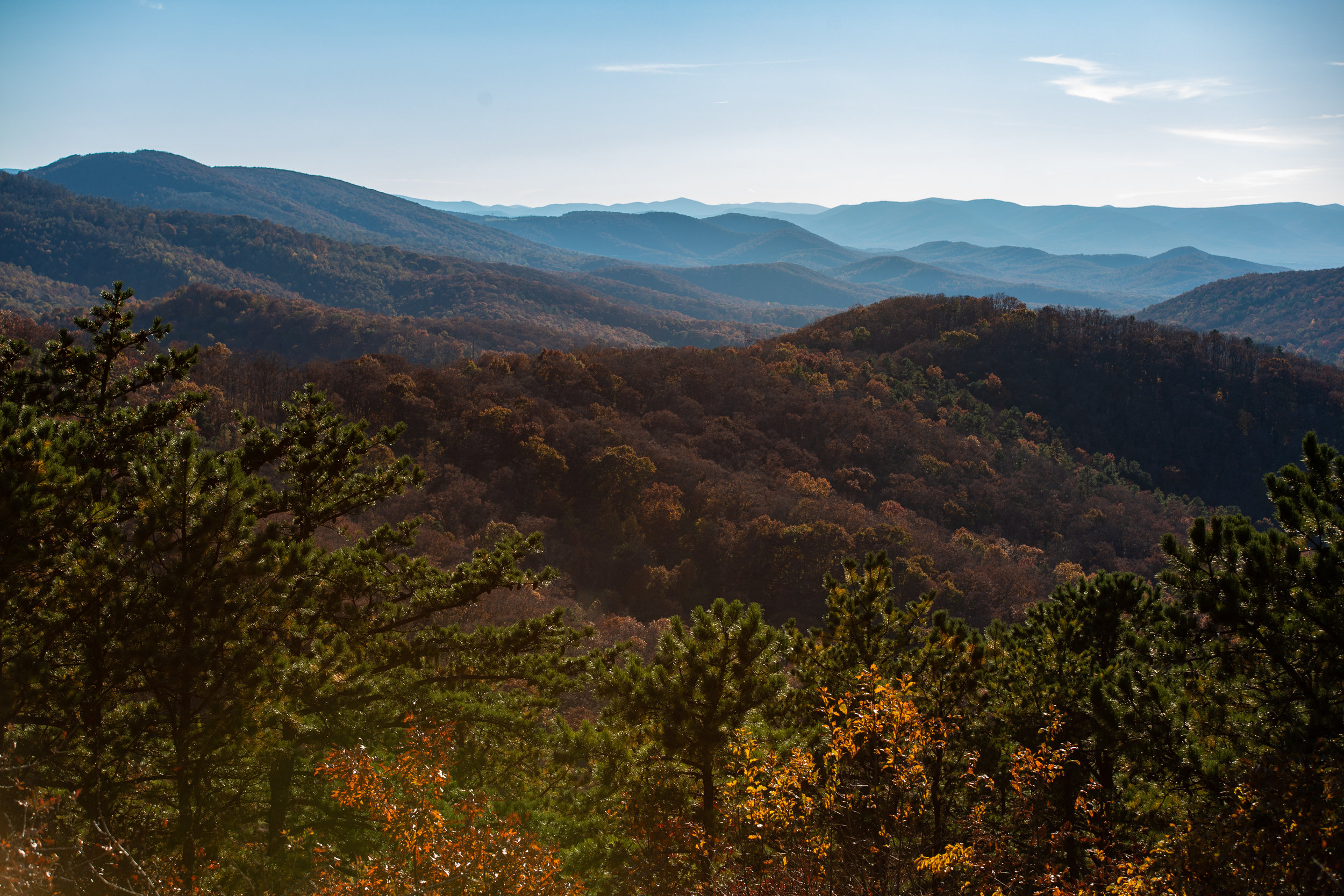 Shenandoah-National-Park-blue-ridge-parkway-day-mountains-afternoon-haze-layers-distance-texture-trees-fall