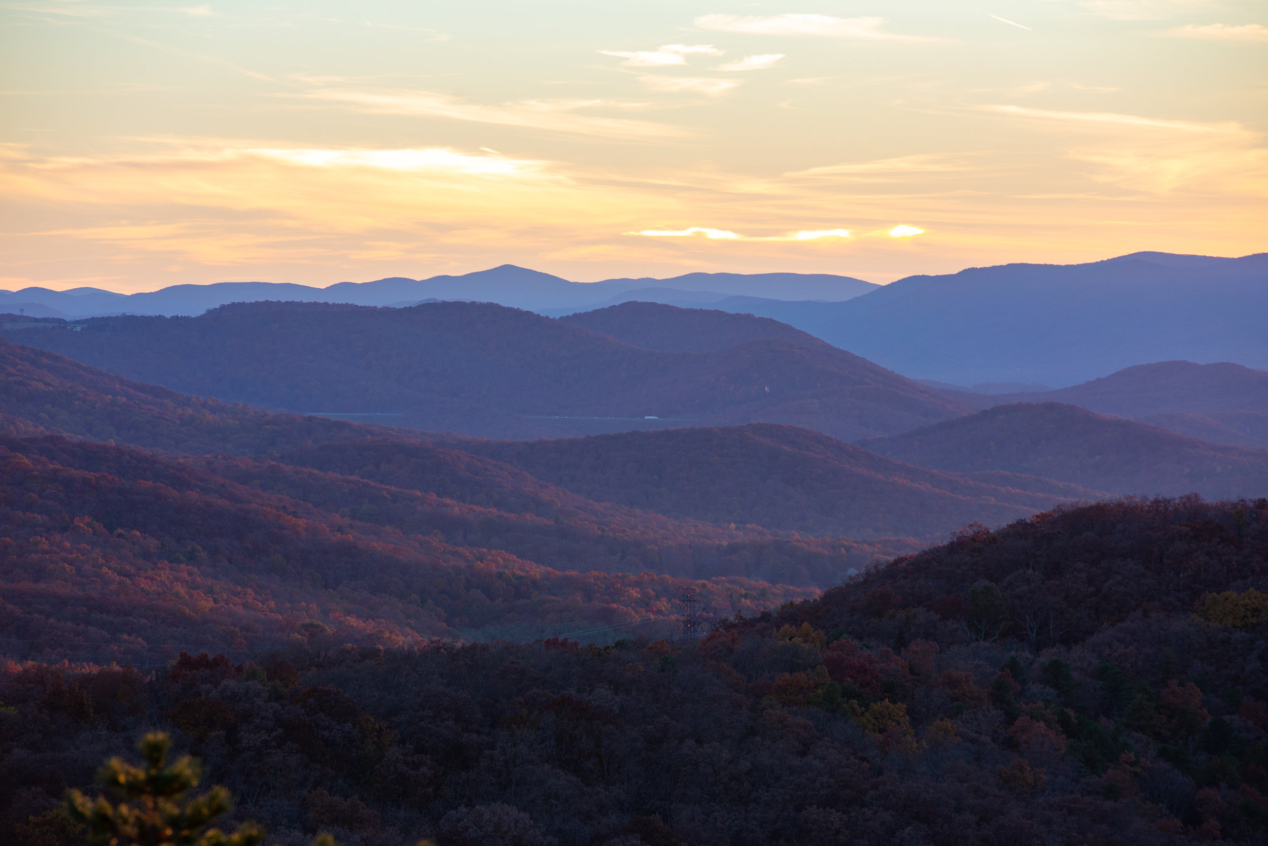 Shenandoah-National-Park-blue-ridge-parkway-day-mountains-afternoon-haze-layers-distance-texture-trees-fall-sunset-evening