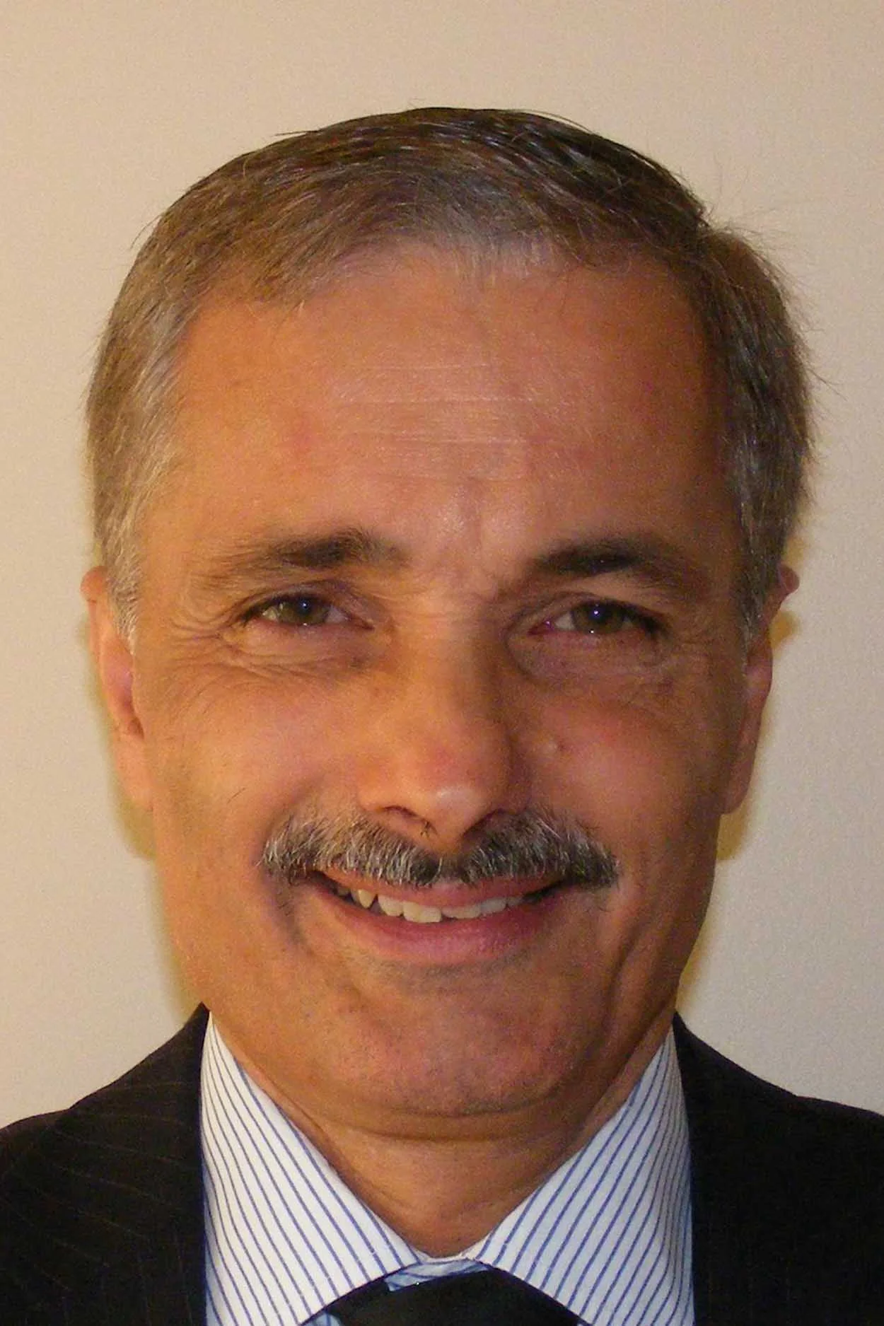 Michael Roberts_R.jpg