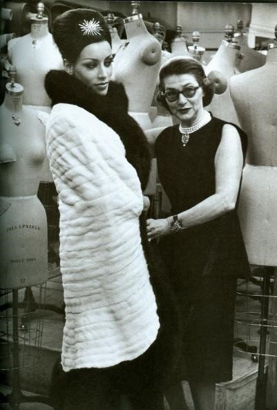  Beverly Valdes and Pauline Trigere, 1961. 