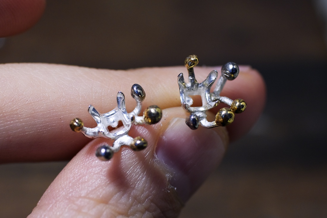 Highly polished with Gold detailing.