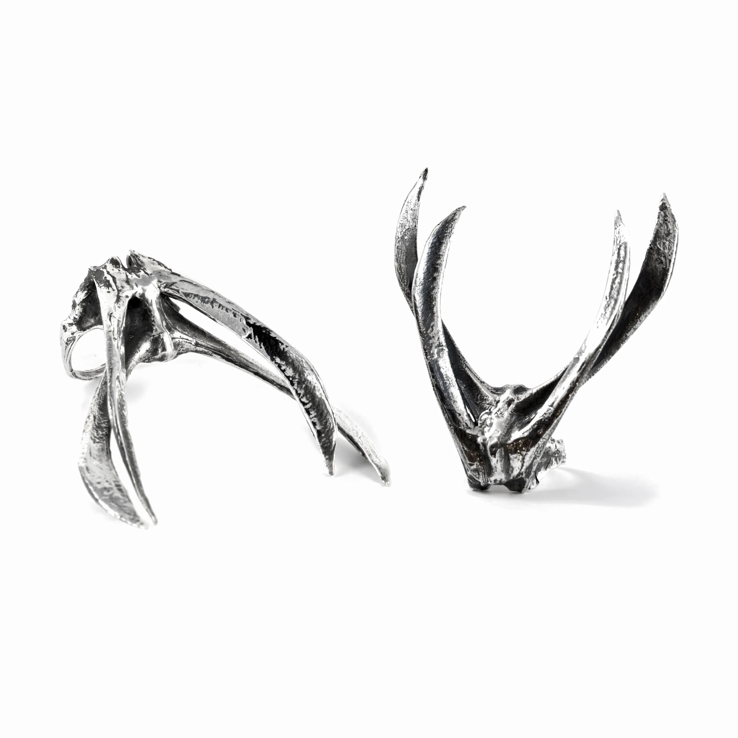Symmetria Ring : Oxidised sterling silver.