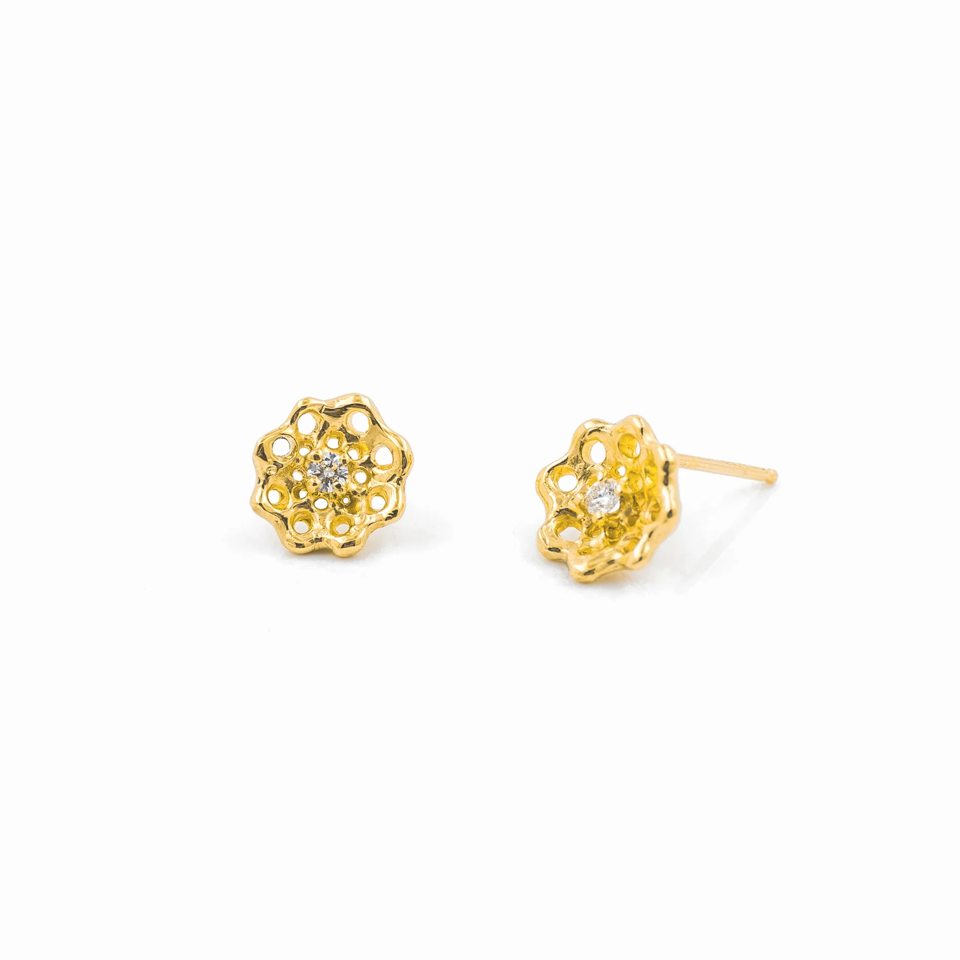 18ct yellow gold, white diamonds.