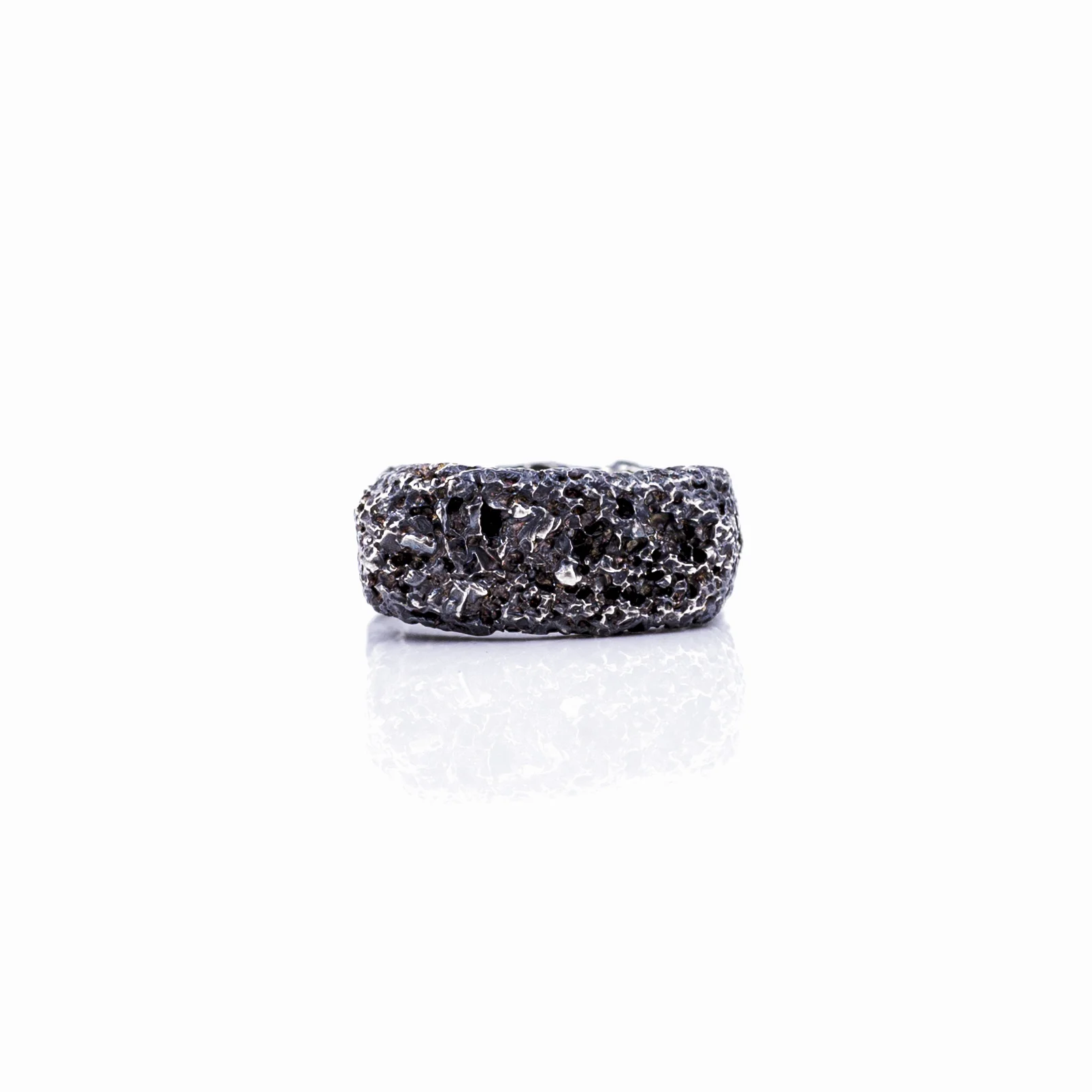 Graceful Inner Islands Wide Band I / Sterling silver, patina. 