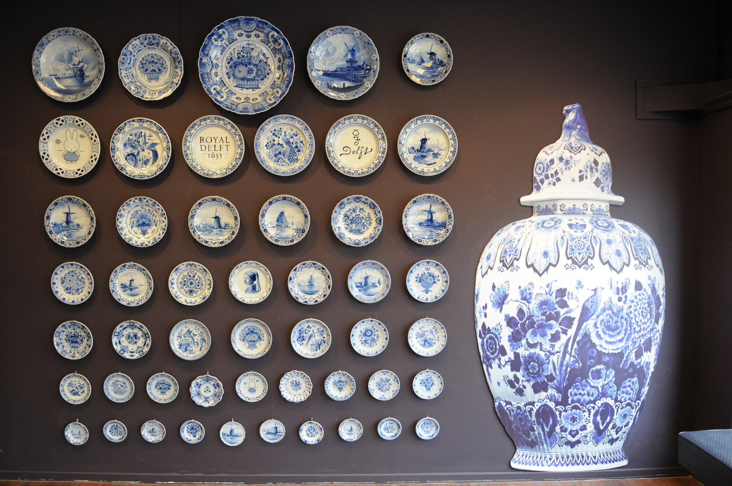 Delft pottery factory tour
