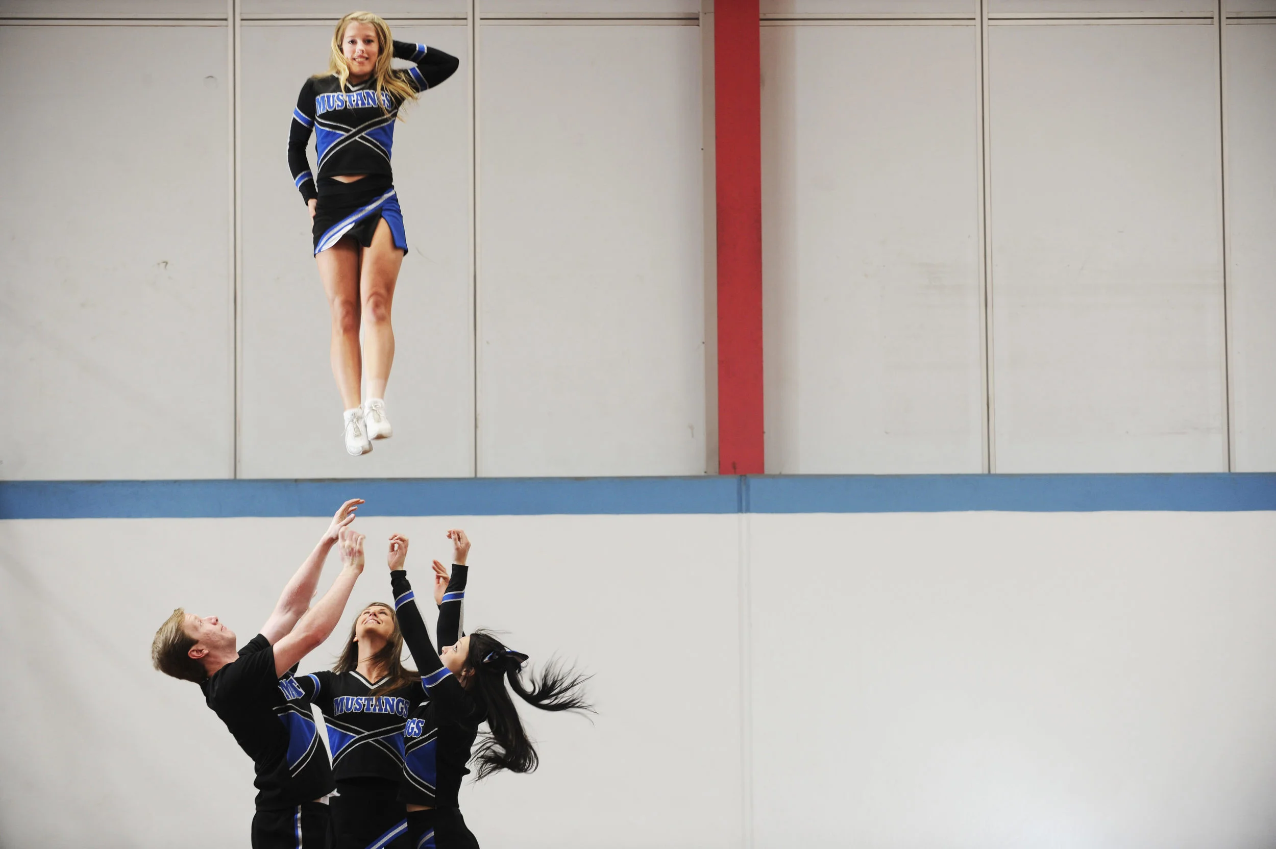 N21DT403 CHEER LEADERS-GG225085-433200.JPG