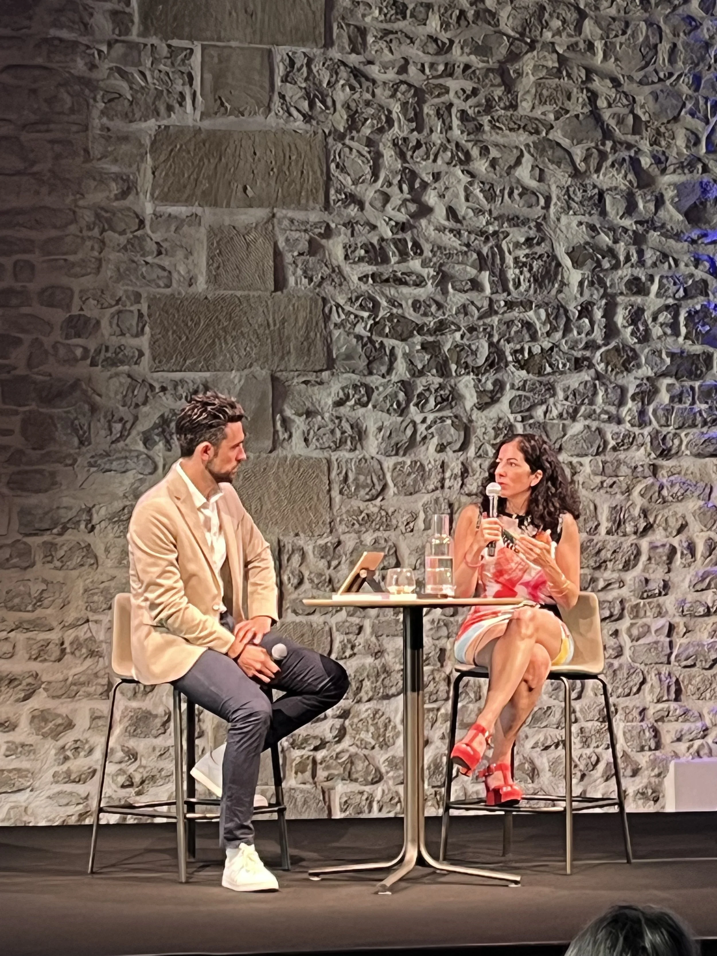 Lucie Lebaz en conférence chez Palice Palace Club pour "j'ai peur, mais j'y vais"