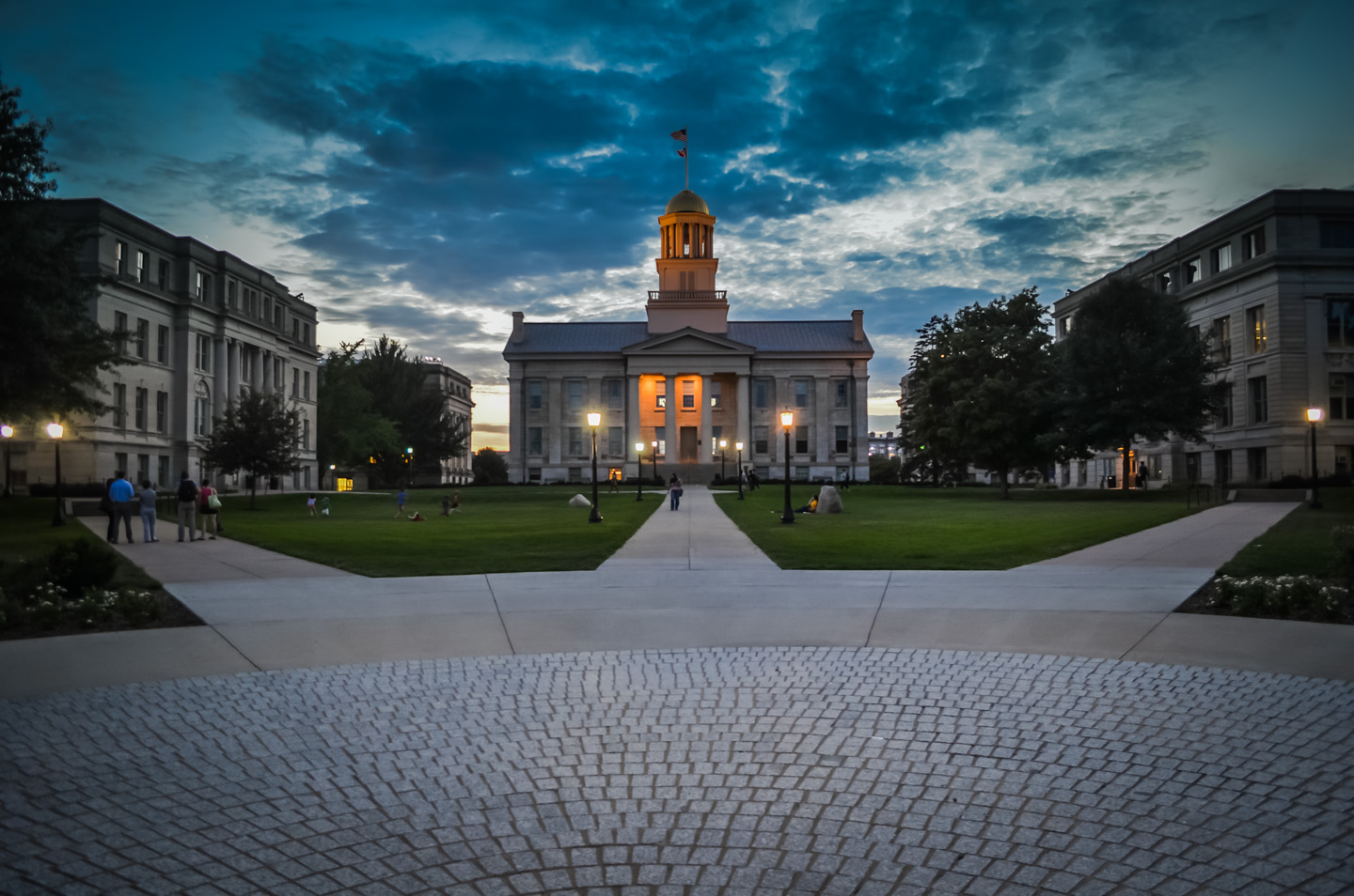 university of Iowa, iowa, usa - https://sstpuiowa.files.wordpress.com/2013/09/old_cap_20131.jpg