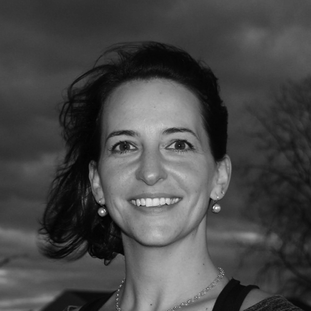 CENTER-Yoga-Wellness-Teacher-Petra.png