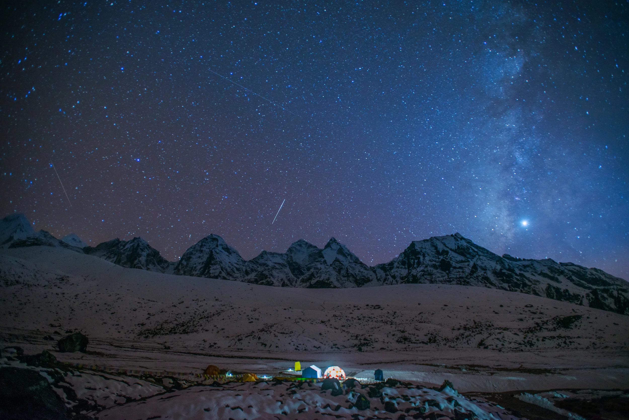 Shooting stars or shooting satellites? It's quite easy to tell the difference between satellites and meteorites in a night shot. If the line does not thin at the end or show any colours in the line, it's a satellite, like the ones here