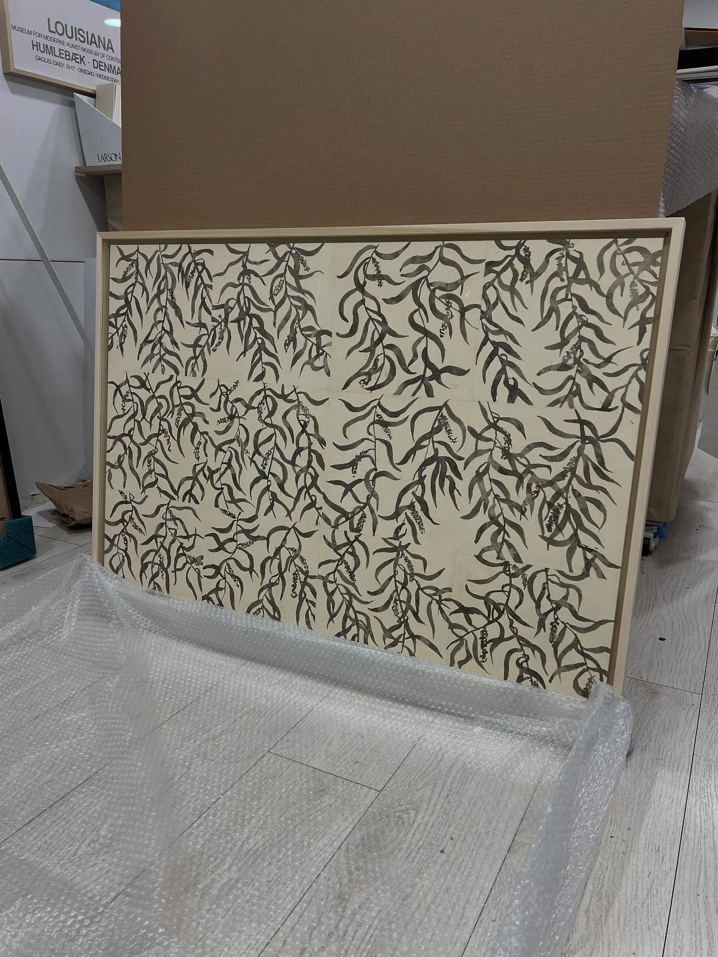 A bespoke willow commission on Japanese paper for a Devon cottage, framed by @ro.frames.
I take on a small number of commissions each year — to enquire, please email info@lucyauge.co.uk. 📧
View my current catalogue of available works via the