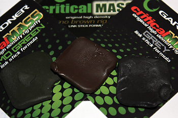 15) take a piece of Gardner “Critical Mass” putty, I like to choose the colour relative to the bottom im fishing over, in this instance it’s the “Camo Green” putty that I have chosen as im using this rig over light weed.