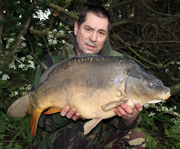 Now that's a carp ain't it? Been so long since I've seen one! Anyway cheer up mate, you've caught!
