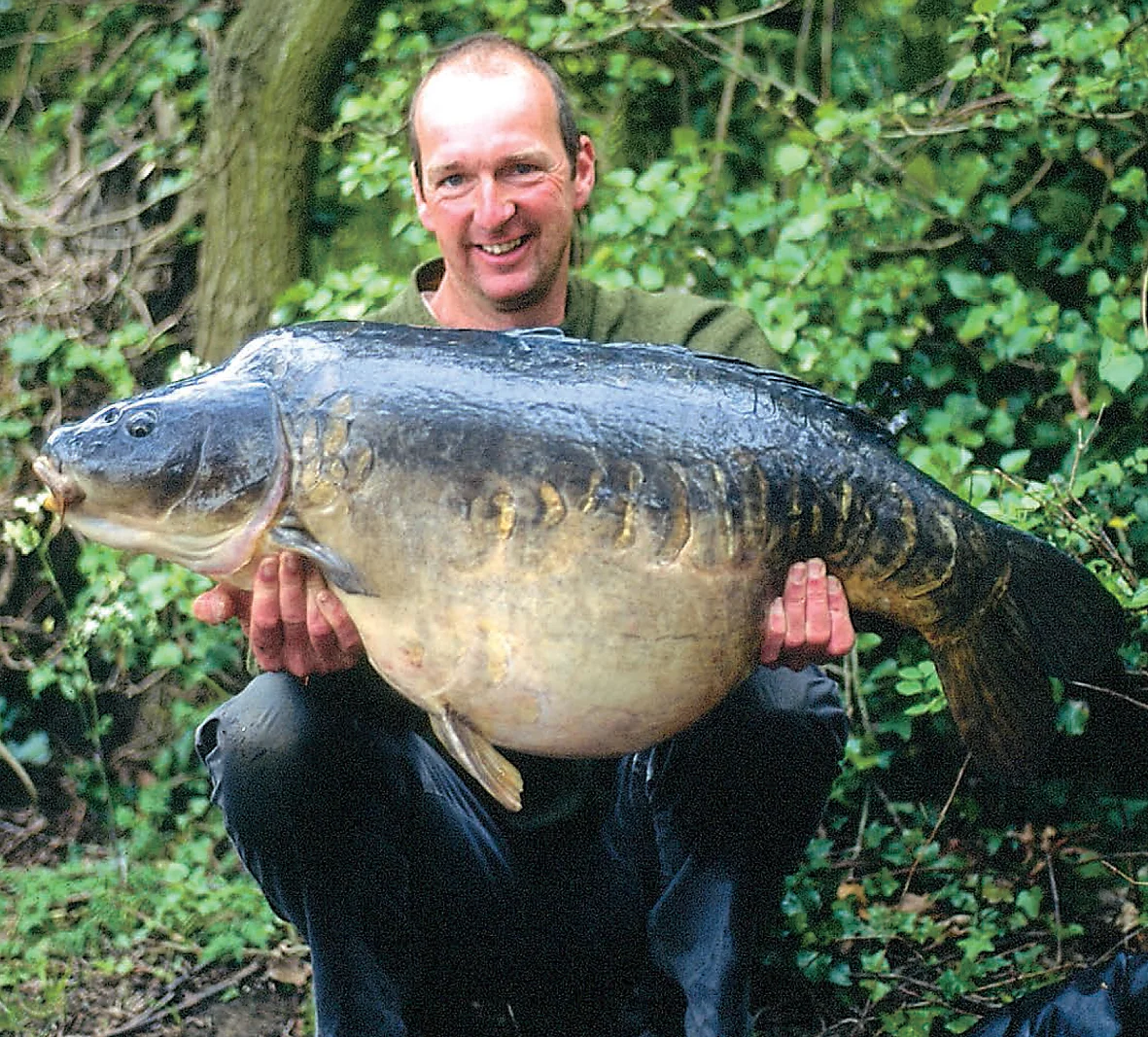 When Dave Forward wasn't watching his mate feed the sheep, he caught the odd fish... the Kingsmead mirror