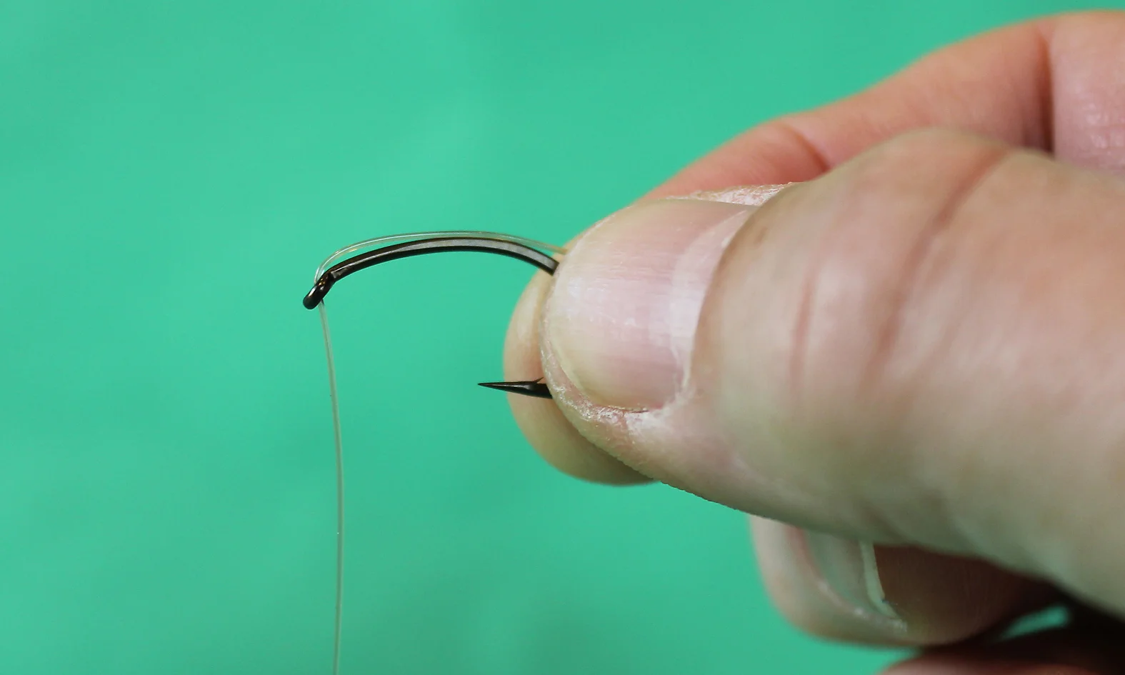 Tying A Knotless Knot Hair Rig On The Bank