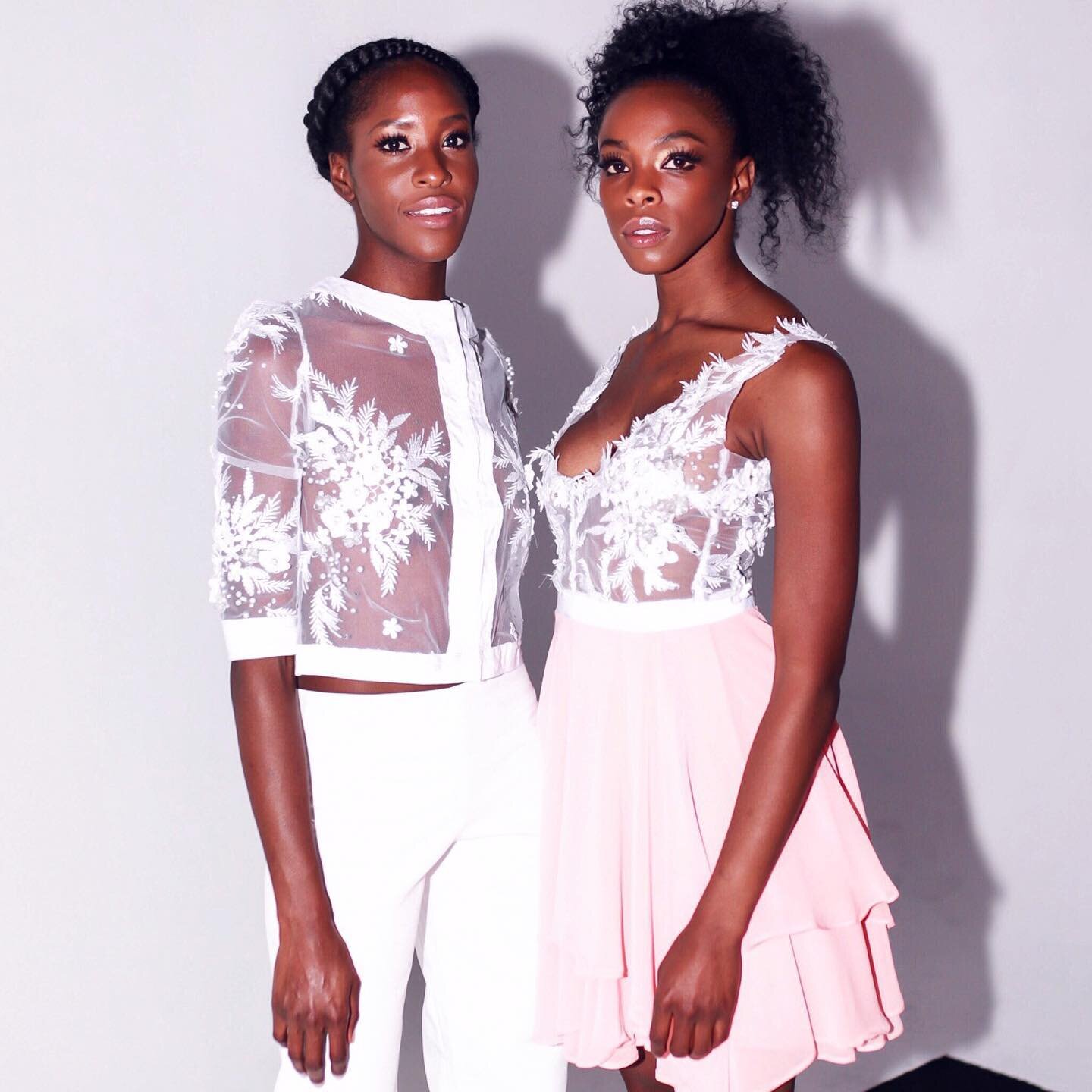 Brown skinned beauties in @ngozikaokeke // captured by @ezephotography at Africa Fashion Week LA 
______
#afwla #africafashionweek #blackmodels #blackgirlmagic #lafw #africandesigners #nigeriandesigner #melanin #supportblackbusiness #fashionweek