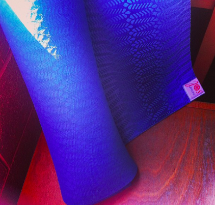 My favorite blue mat. Always strenghtening my 5th chakra, even on the mat (or shall I say especially on the mat?). 