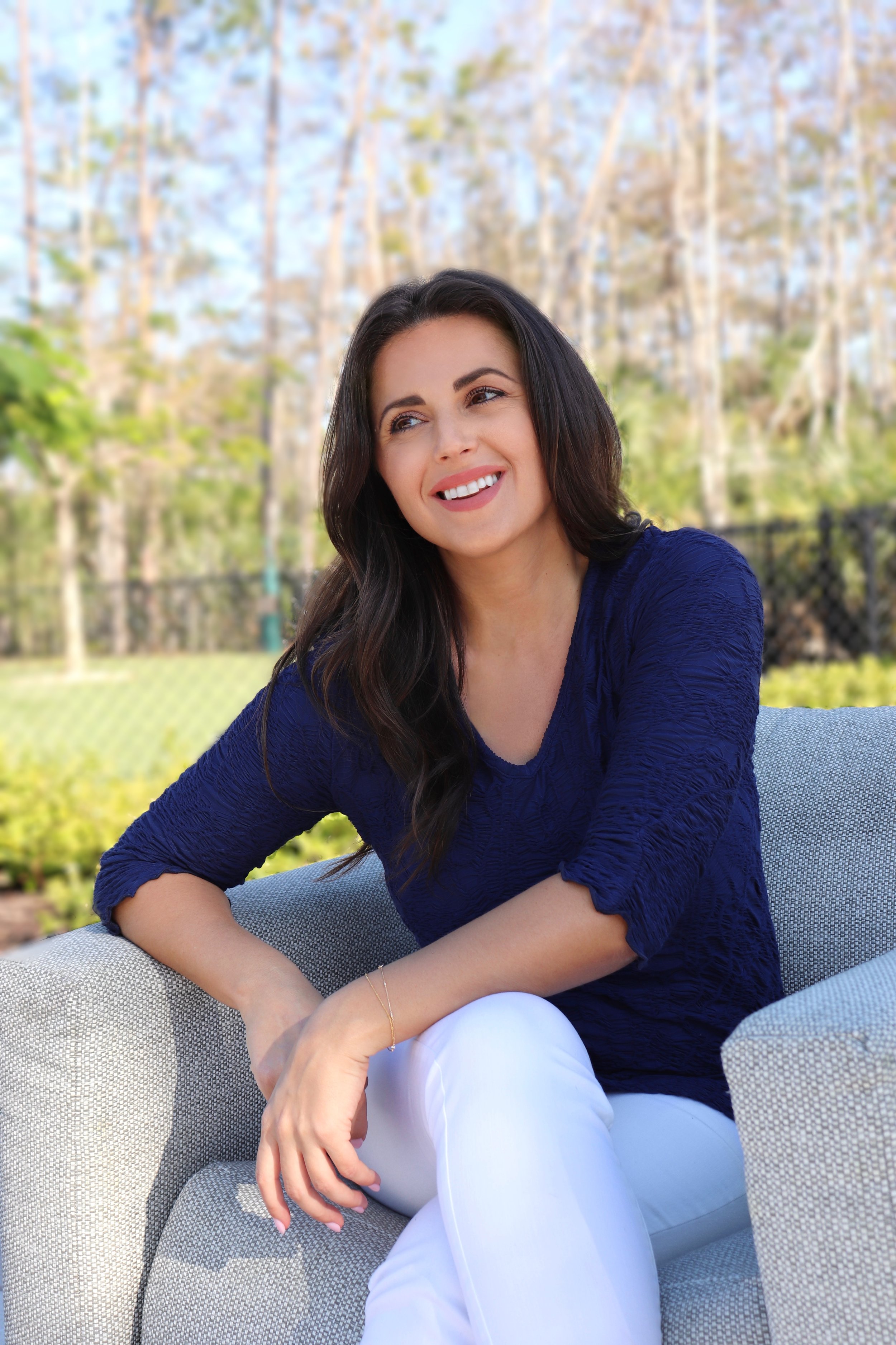 Navy 32672-25 z Lifestyle 2.jpg