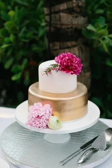 cake purple 1512920989121-boxer-wedding-270---copy.jpg