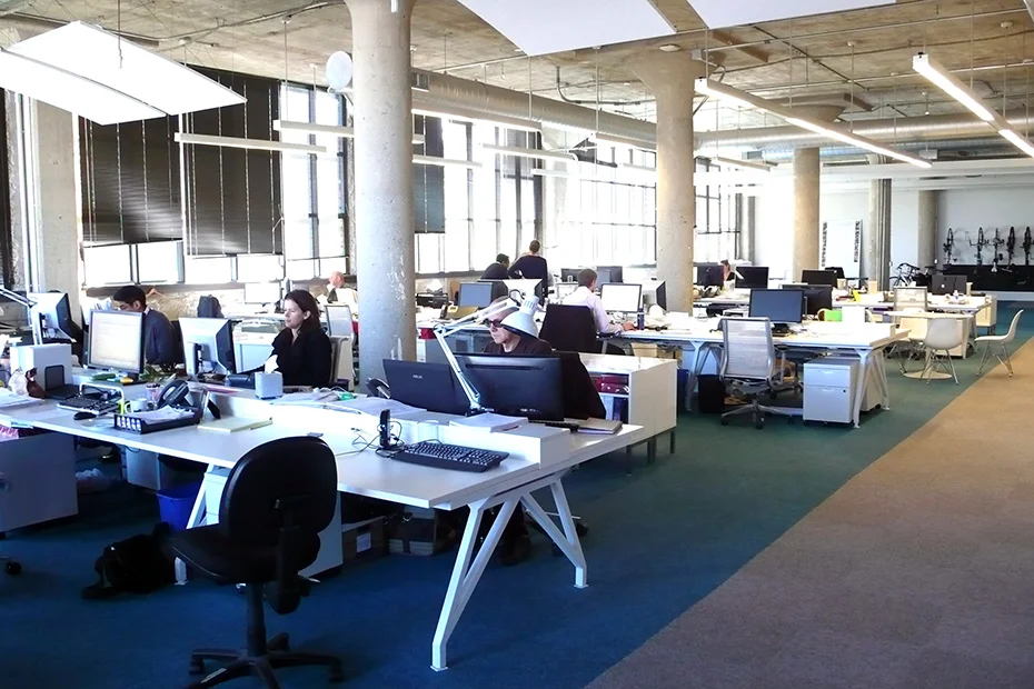 EYHOV Desks in action Team workstations