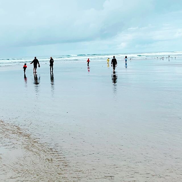 Day trip to visit a childhood friend of Dion&rsquo;s @lacey_e_clifford at Rockaway Beach. We enjoyed low tide exploring, fish and chips from @old.oregon.smokehouse, ice cream and saltwater taffy from @schwieterts and souvenirs from @littlecrow_or - t