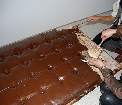 mies-van-de-rohe-couch-cake-2.jpeg
