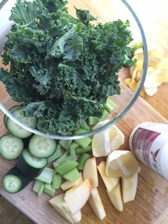 Super green no-fruit smoothie with MCT oil for optimal nutrient absorption 