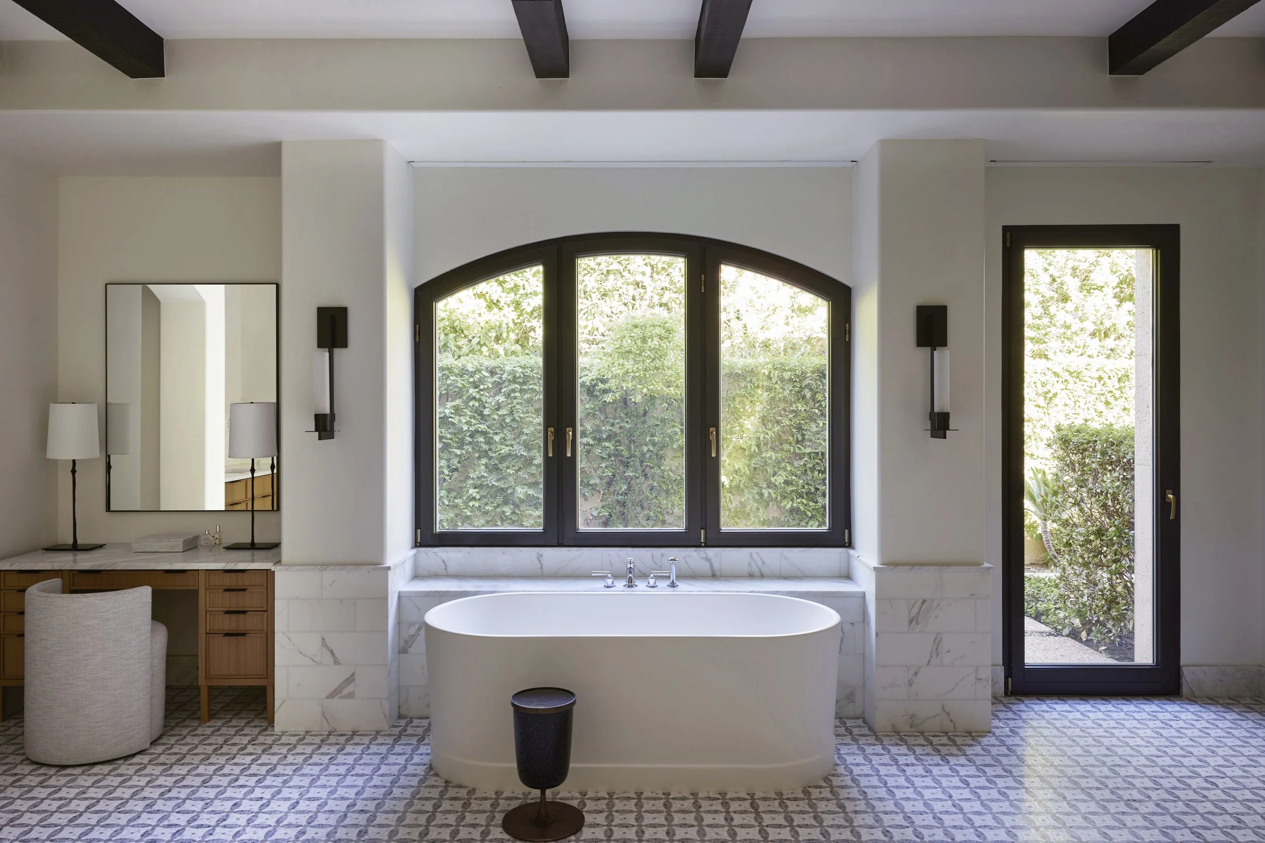 hyde-evans-design_desert-residence_primary-bathroom_modern-contemporary_interior-design_seattle_la-quinta_palm-springs3.jpg