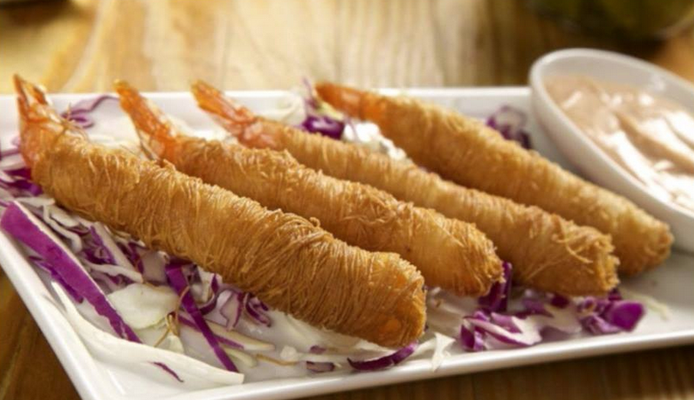 Chicken, shrimp and cheese wrapped in a crunchy weave of Osmallieh | Facebook, Semsom
