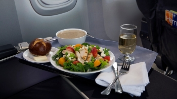 United Airlines' Strawberry Fields Salad | Courtesy United Airlines