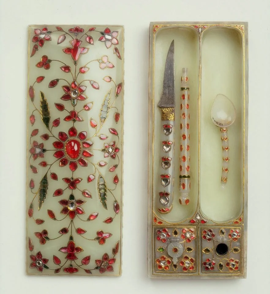 Jade case, 1700-1800. Jade, rubies, emeralds, diamonds, steel. © V&A Images/Victoria and Albert Museum, London.